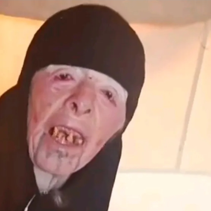 Help my mom to raise money for treatment 