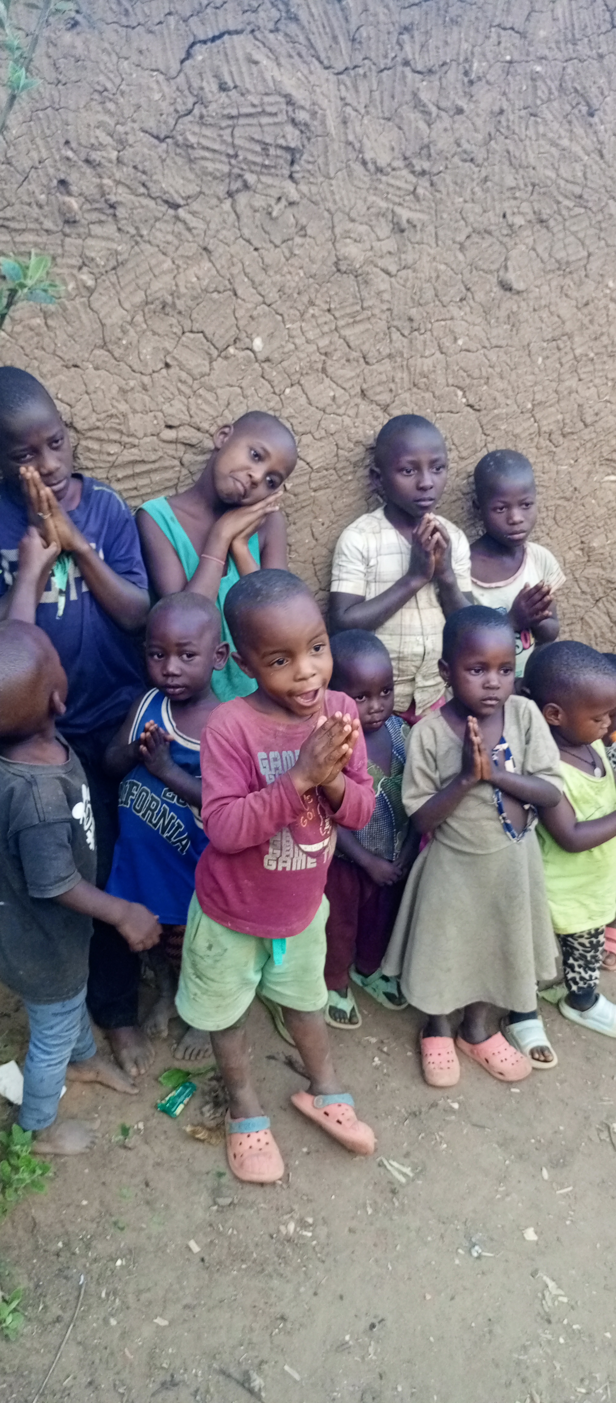 Helping poor orphans children's in Uganda please dear brothers and sisters donate to save life