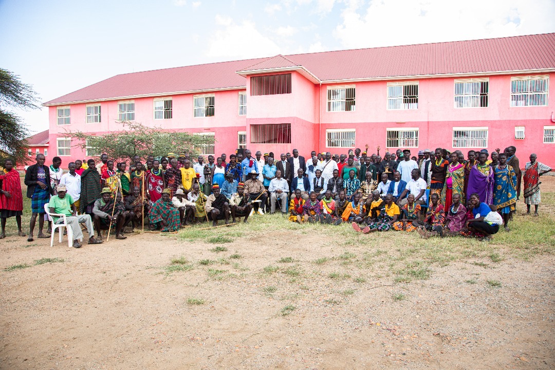 Support “Vision for Africa” from  Uganda With scholastic materials and food. (http://www.visionforafricaintl.org/)